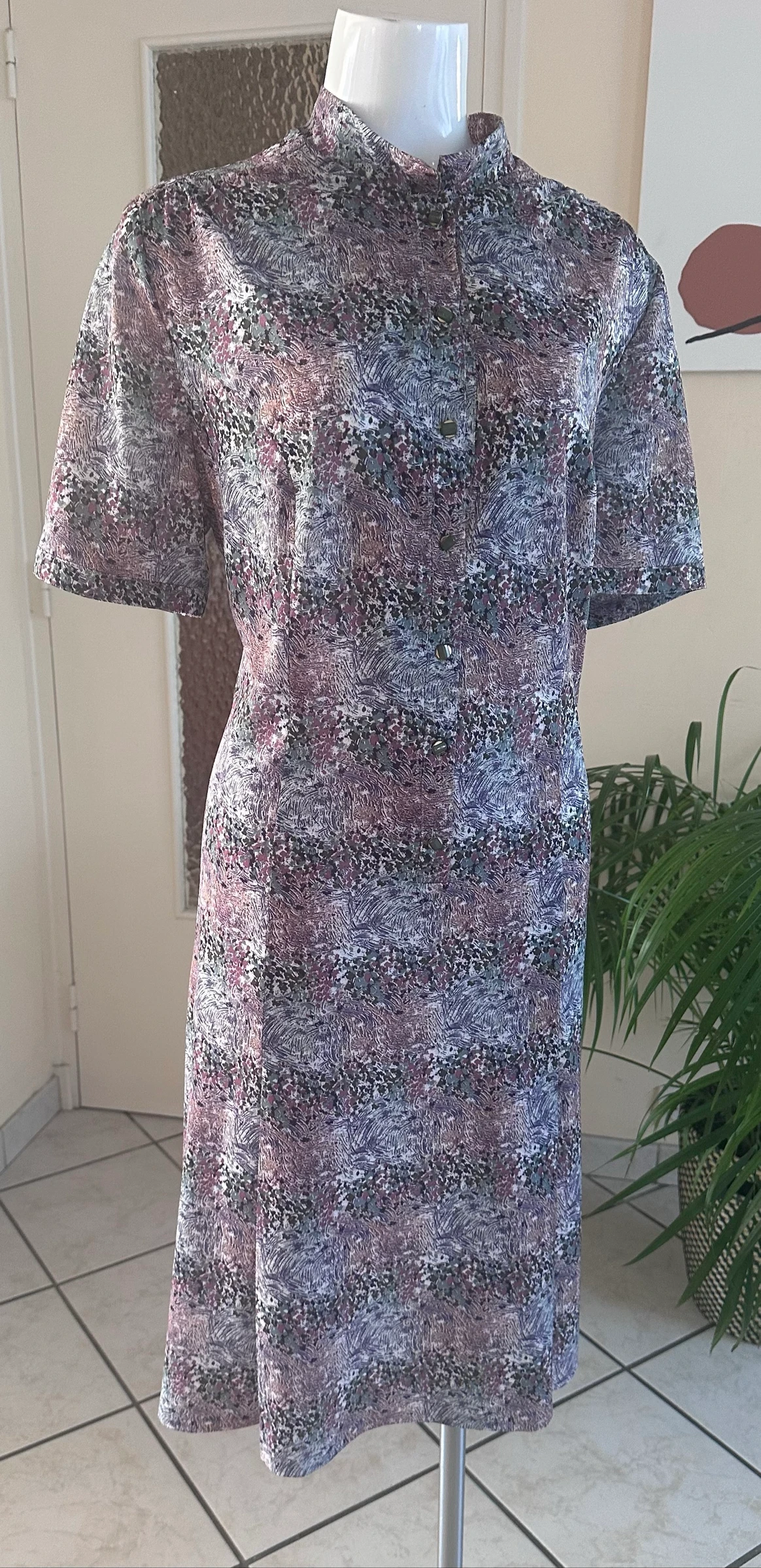 Robe Vintage Imprimée Vert et Violet T42/44 – Boutons Bijoux Vert & Or